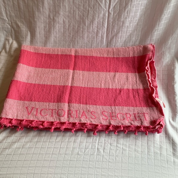 Victoria Secret blanket 🥰 throw - Picture 3 of 9
